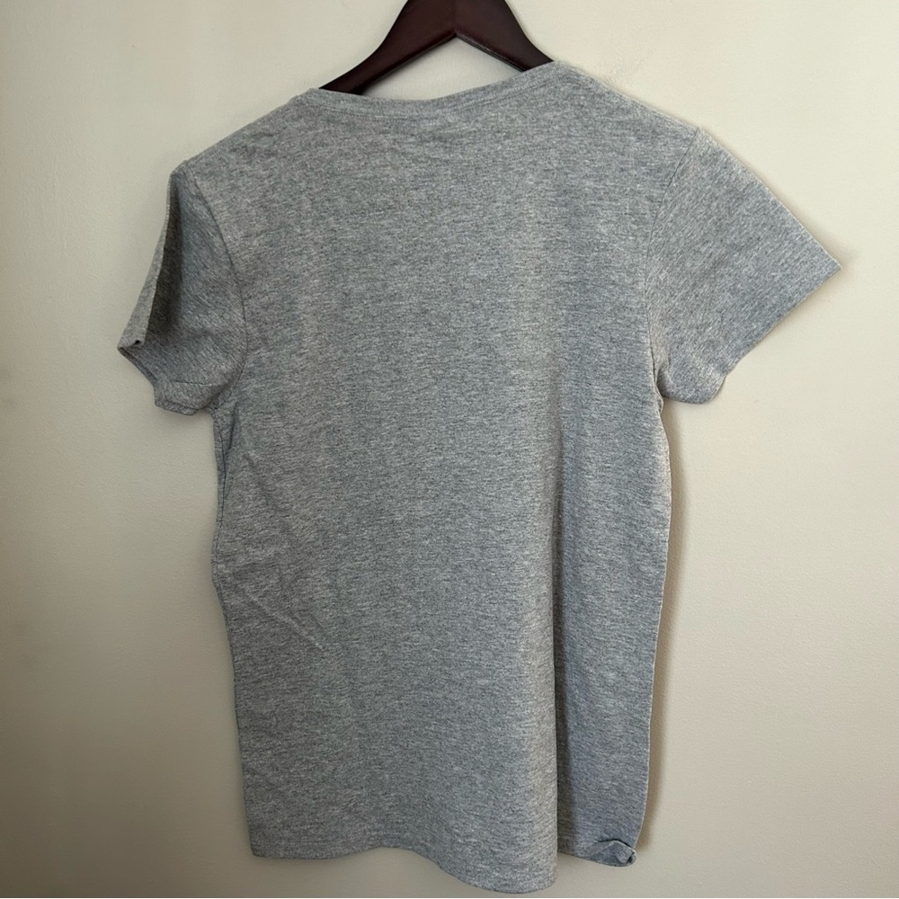 Gildan Tee Shirt V-Neck Gray Short Sleeve Neutral Casual Basics - Picture 2 of 6